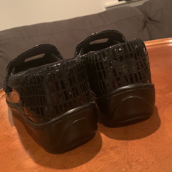 Orthofeet shoes - easy on - 8 Wide. - Picture 7 of 9